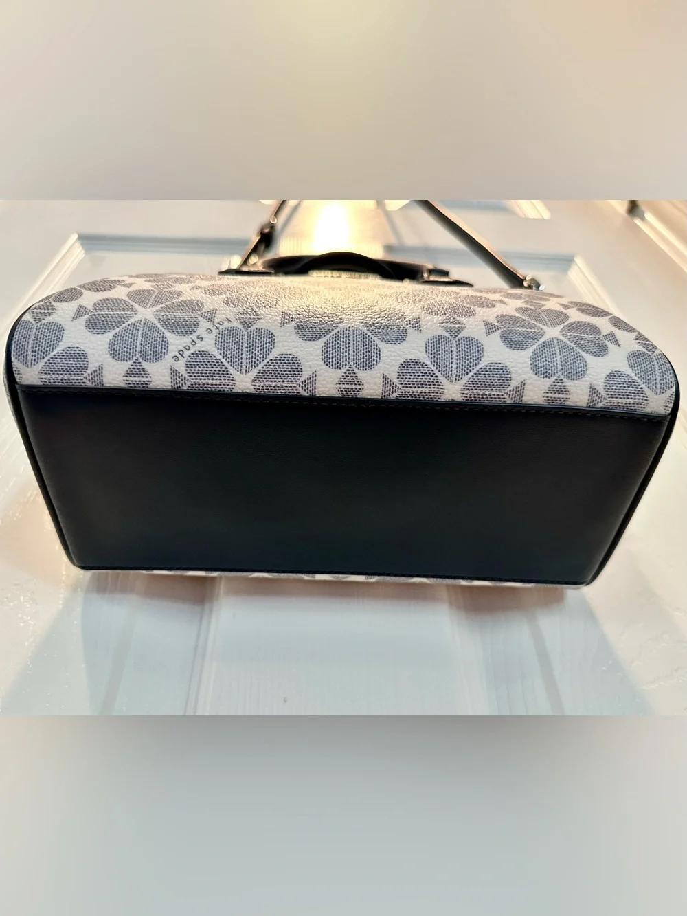 NWT 💙 Kate Spade Flower Small Duffle in White & Navy Satchel/Crossbody